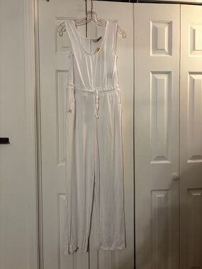 Hybrid & Company White Sleeveless Drawstring Jumpsuit